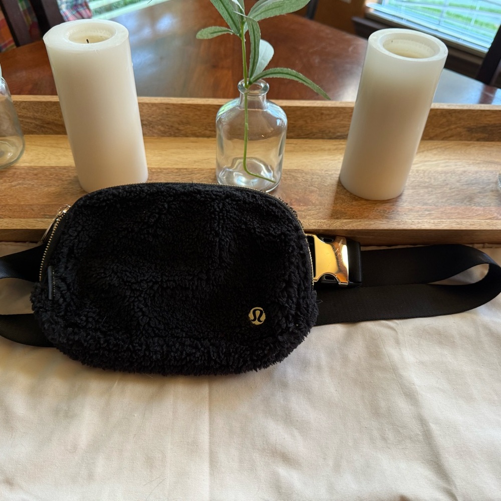 lululemon athletica Black Fleece Crossbody Bag